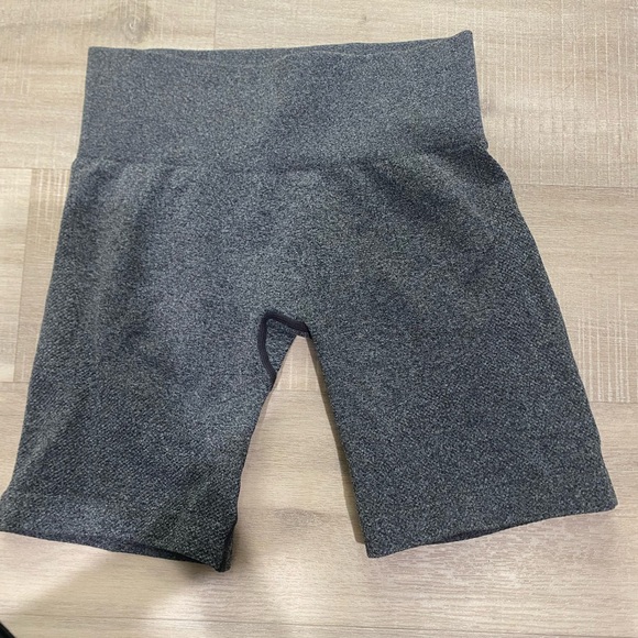 NVGTN lift shorts - Picture 2 of 3